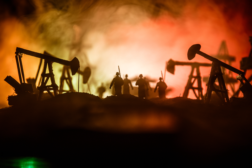 KRVAVA NEDELJA Ili – da li je u redu brinuti o ceni nafte dok ljudi ginu