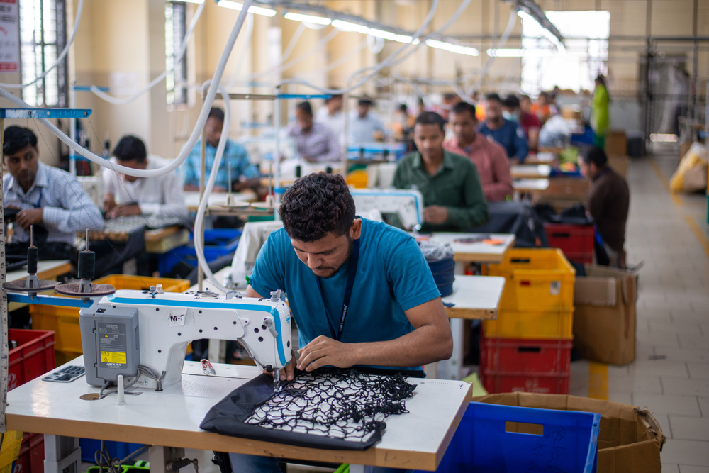 CELA PROIZVODNJA JE STALA Mesečna plata radnika u fabrici Zare i H&M manja od cene jakne ili patika