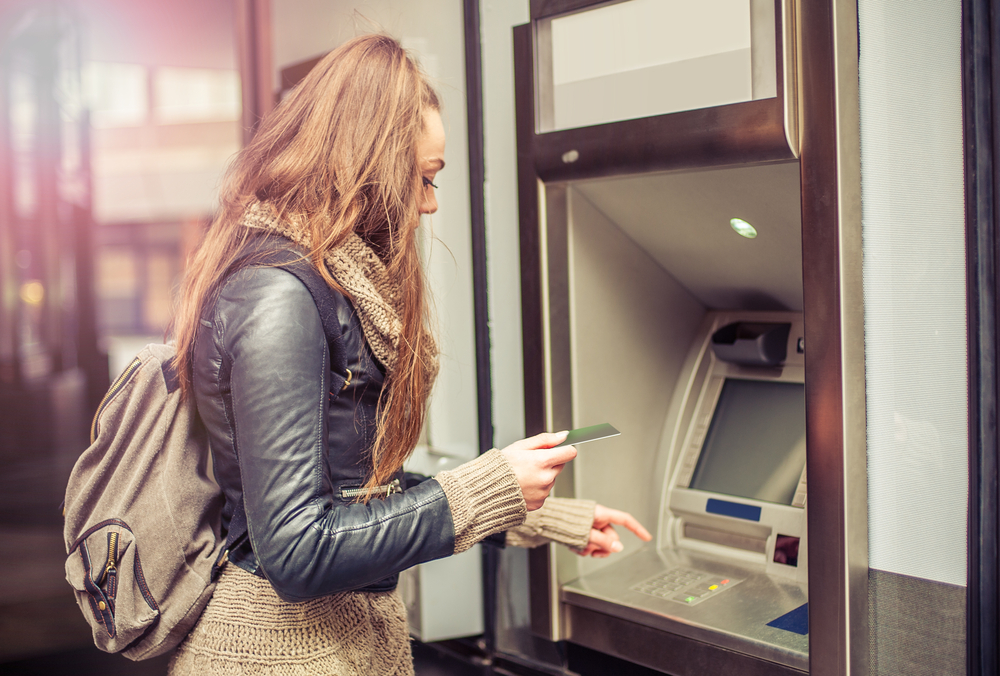 Beograđanka htela da uzme pare s bankomata – nije dobila ni dinara, pazite da vam se ne desi isto!