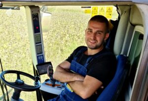 Branislav je Master inženjer poljoprivrede, stručno obrađuje 51 hektar pod žitaricama u Barandi