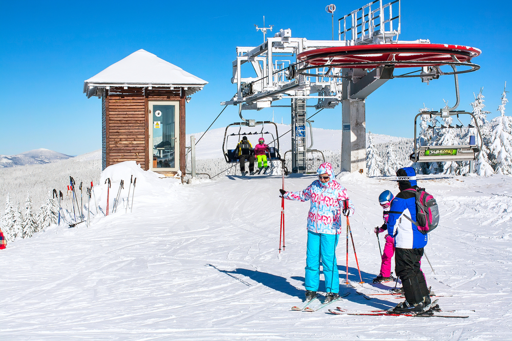 Veštački sneg spasio je sezonu, ima još skijaša na srpskim planinama
