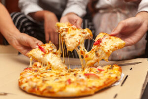 OGREŠIO SE O SVETINJU? Italijan dodao novi sastojak na picu i napravio pometnju