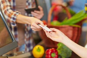SRBIJA PRELAZI NA „PLASTIKU“ Plaćanje kreditnim karticama veće za 21,1 odsto
