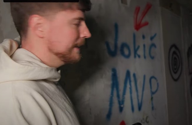 Najčuveniji jutjuber snima u Hrvatskoj, na zidu piše „Jokić MVP“ (VIDEO)