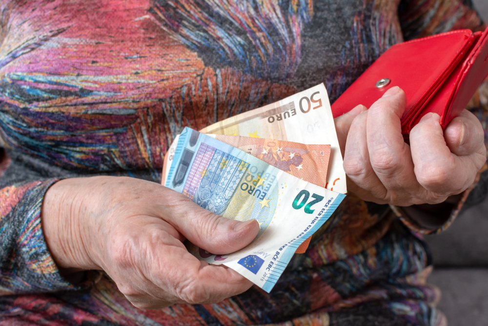 NEPRIJATNO IZNENAĐENJE U KOMŠILUKU Hrvatski penzioneri primili manju penziju