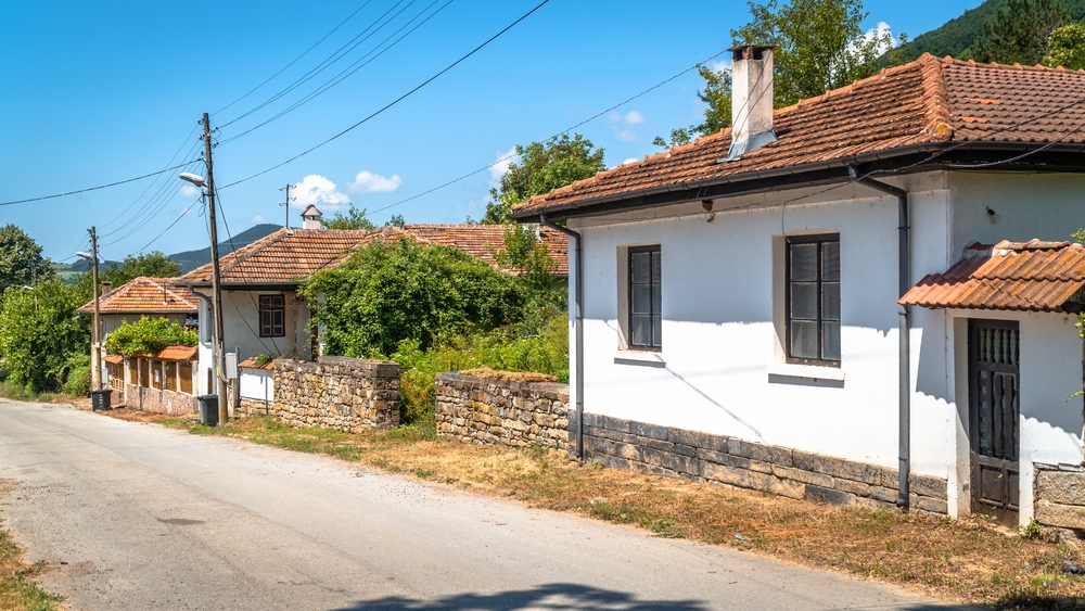 ZA CELIH 400 EVRA PO KVADRATU Prodaje se kuća u poznatoj srpskoj banji, legalizovana na dobroj lokaciji