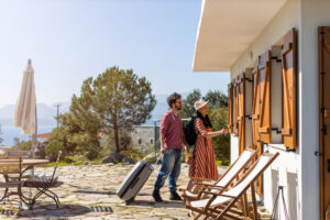 JEFTINIJE NEGO U BEOGRADU, A PORED MORA STE Zašto je sad pravo vreme za kupovinu kuće u Grčkoj?